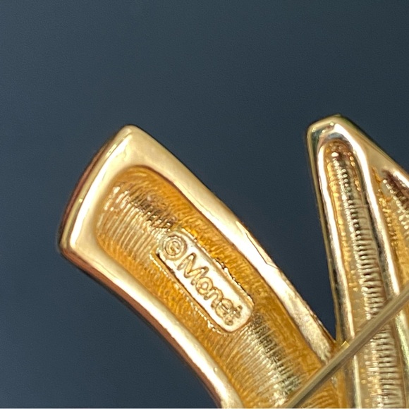 Vintage MONET Signed Gold-tone Clear Rhinestones Zigzag Tree Brooch 18g. - Picture 11 of 12